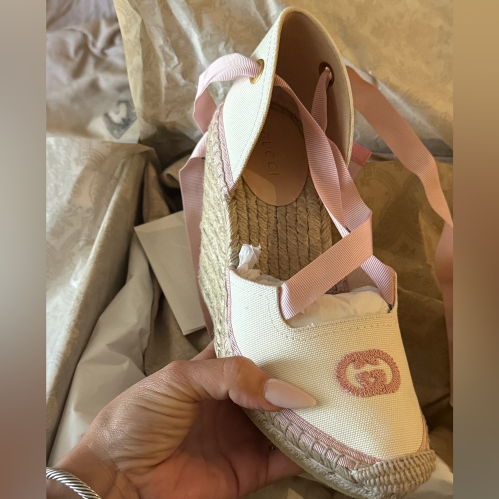 Gucci Judit Lace-up espadrilles in light Pink & White